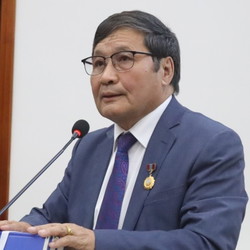 До. Цэнджав